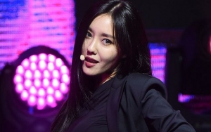 Kenakan Legging Oranye, Hyomin Dibilang Mirip Power Ranger