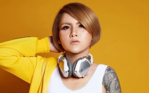 Evelyn Eks Aming Seksi Tapi Macho, Warganet Salfok ke Tato Badan