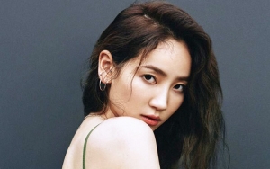 Yenny Tampil Perdana Setelah Skandal Ayahnya