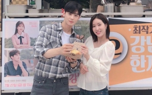 Pamitan Pakai Foto Bareng Cha Eunwoo di 'Gangnam Beauty', Lim Soo Hyang Bikin Susah Move On
