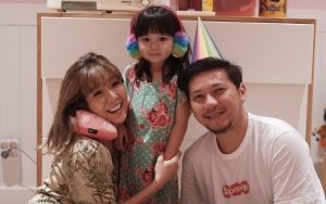 Pamer Rambut Keriting, Putri Gading Marten-Gisella Anastasia Disebut Mirip Boneka Hidup