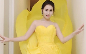 Pose Bareng Bayi, Pakaian Ayu Ting Ting Jadi Sorotan hingga Cibiran