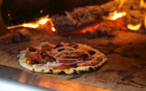 Tak Melulu Seperti di Italia, Ini 8 Variasi Pizza yang Ada di Dunia