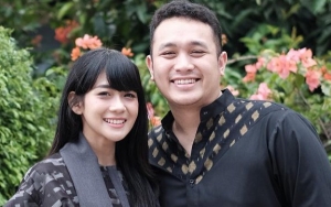 Rayakan Ultah Pernikahan, Adiezty Fersa Unggah Foto Cium Bibir Gilang Dirga