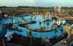 6 Destinasi Wisata Waterpark Terbesar dan Keren di Indonesia