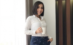 Usai Apartemen, Denada Jual Rumah untuk Pengobatan Sang Putri