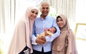 Istri Mark Sungkar Tutupi Perut Pakai Stiker, Ibu Tiri Shireen-Zaskia Hamil?