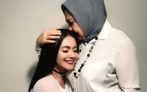 Setelah Shakira, Ibu Denada Emilia Contessa Ikut Sakit dan Dioperasi Banjir Dukungan