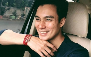 Geger, Baim Wong Pakai Kostum Ala-Ala Power Ranger di Stasiun Cirebon