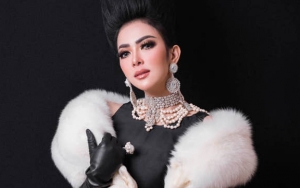 Bolak-Balik Ganti Kostum, Intip 7 Momen Heboh di Belakang Panggung Konser Syahrini