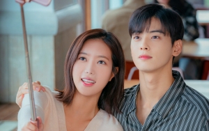 VLive 'My ID Is Gangnam Beauty', Lim Soo Hyang Ngamuk Cha Eunwoo Lupa Ultah Kang Mi Rae