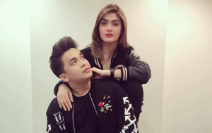 Billy Syahputra Kelelahan Pulang Pagi, Hilda Malah Pamer Belahan Dada dan Ngedance Dekat Bule Tampan