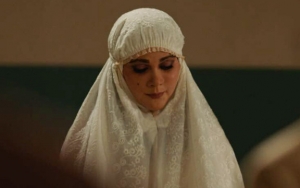 Resmi, Luna Maya Jadi Pemeran Suzanna di Poster Terbaru Film 'Suzzanna Bernapas Dalam Kubur' 