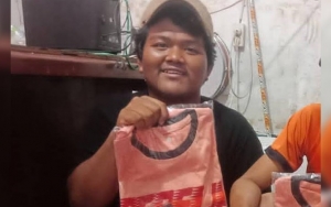  Syok Berat, Ibu dan Kakak Suporter Persija yang Tewas Dikeroyok Jatuh Pingsan di Atas Pusara 