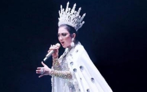 Sebut Tiket Rp 25 Juta Terjual Habis, Kursi Terdepan di Konser Syahrini Malah Kosong?