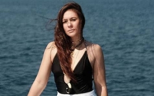 Pamer Foto Pegang Bintang Laut, Wulan Guritno Ramai Kena Protes