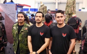Gagah Bersenjata, Intip Kerennya Chico Jericho-Rio Dewanto Cs di Poster Karakter Film 'Foxtrot Six' 