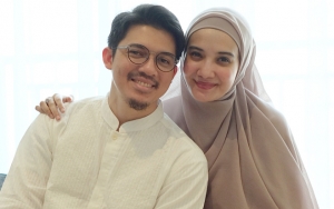 Sempat Dikabarkan Sakit Misterius, Zaskia Sungkar Ceria Hujan-Hujanan Dengan Irwansyah di Amerika