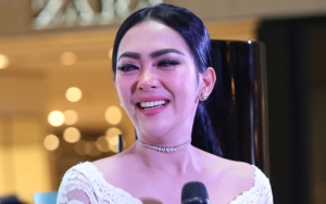 Meninggal Secara Mendadak, 8 Momen Kebersamaan Syahrini dan Sang Kakak Bikin Sedih