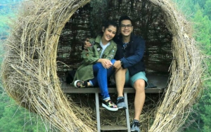 Berenang di Kolam Bunga, Intip Romantisnya Babymoon Ardina Rasti dan Arie Dwi Andhika