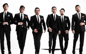 Ulang Tahun ke-15, Presenter Pria 'Insert' Pose Ala Anggota Boyband