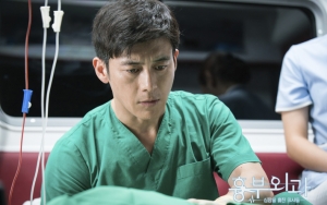 Banyak Adegan Tak Masuk Akal, Drama Medis SBS 'Heart Surgeons' Dihujat Habis-Habisan 