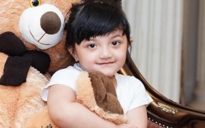 Ambil Semangkok Makanan Milik Temannya, Tingkah Arsy Putri Ashanty Ini Bikin Warganet Gemas