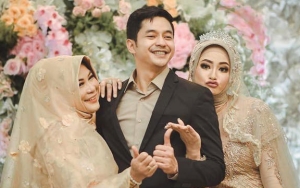 Adly Fairuz Unggah Foto Orangtuanya, Kecantikan Sang Bunda Jadi Sorotan Netter