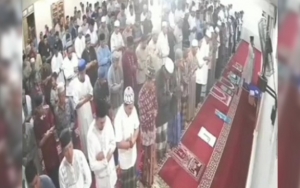 Warga Kocar-Kacir, Beredar Video Salat Jamaah Saat Terjadi Gempa Tsunami Palu