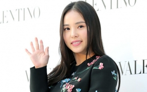 Tampil Perdana di Depan Publik Sejak Nikah, Min Hyo Rin Dipuji Makin Cantik