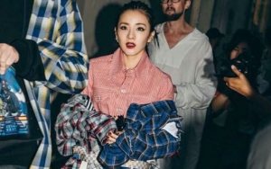 Gaya Berhijab Sandara Park di Paris Fashion Week Dikritik Netter Habis-Habisan