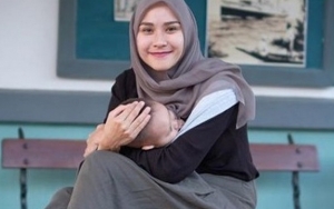 Zaskia Adya Mecca Tangisi Gaji yang 'Numpang Lewat'