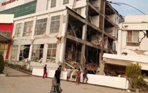Heboh Foto Penjarahan Toko Hingga SPBU, Mendagri Bantah Warga Palu Gratis Ambil Barang di Minimarket
