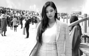 Cantiknya Jennie Black Pink Hadiri Chanel Fashion Show di Paris