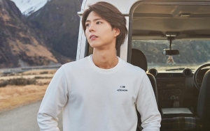 Gunakan Pakaian Santai, Park Bo Gum Kepergok Syuting 'Boyfriend' di Kuba