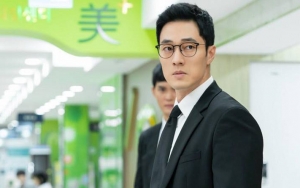 Bikin Gemas, Lucunya So Ji Sub Marahi Anak-Anak Jung In Sun di Foto Adegan 'Terius Behind Me'