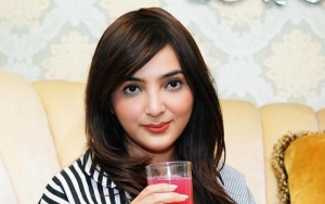 Cantik Berkepang Mirip Kareena Kapoor, Ashanty Pakai Kaos Oblong Sapu Restoran Dipuji Merakyat