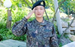 Rampungkan Pelatihan Dasar, Yoon Doo Joon Disambangi Member Highlight