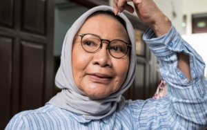 Jadi Tersangka Penyebar Hoax, Ini 7 Foto-Foto Cantik Ratna Sarumpaet Sebagai Aktivis