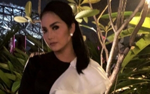 Tampil di Gala Dana Palu '100 Biduan 100 Hits', 'Bodyguard' Cantik KD Bikin Ternganga