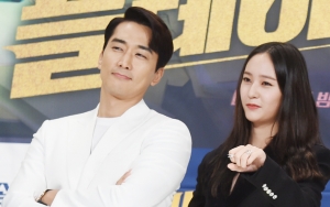 Song Seung Heon Posting Adegan Hendak Tembak Krystal di 'Player', Netter Tak Sabar