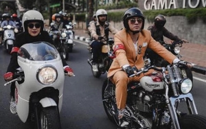 Naik Motor Gede Bareng Istri, Omesh Puji Dian Ayu Selangit
