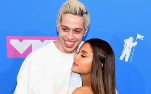 Ariana Grande Diduga Hamil Usai Pete Davidson Buat Lelucon Tentang Kehidupan Seksual