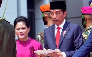 Foto Mesra Ibu Iriana Kancingkan Baju Presiden Jokowi Jadi Perbincangan Warganet