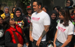 Ketemu Penggemar di Acara Meet and Greet Film '3 Dara 2', Tora Sudiro Siap Dicubit