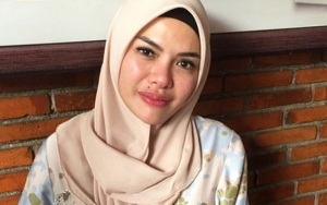Pose Ngangkang di Depan Mobil Baru, Gaya Berbusana Nikita Mirzani Kembali Dikritik