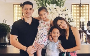 Dicium Andrew White, Ekspresi Wajah Kesal Putri Nana Mirdad Bikin Gemas