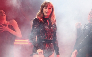Taylor Swift Trending Topik Dunia, Hadirkan Ular Raksasa di American Music Awards 2018