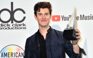 Duet Bawakan 'Lost in Japan' Bareng Zedd, Shawn Mendes Juga Sabet Trofi di AMA 2018
