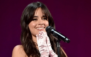 Tampil Memukau Bak Putri Kerajaan, Camila Cabello Sabet Tiga Penghargaan AMAs 2018